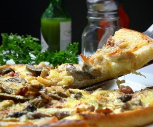 Dividir a pizza? Saiba porque os italianos não possuem esse costume 