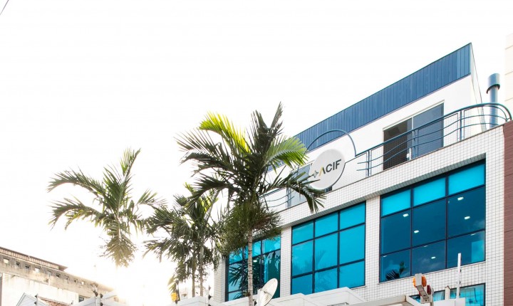 ACIF e Câmara Municipal de Florianópolis se unem para inserção de energia solar fotovoltaica