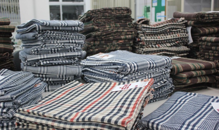 Curso de Moda da Udesc Ceart confecciona roupas para doação ao RS