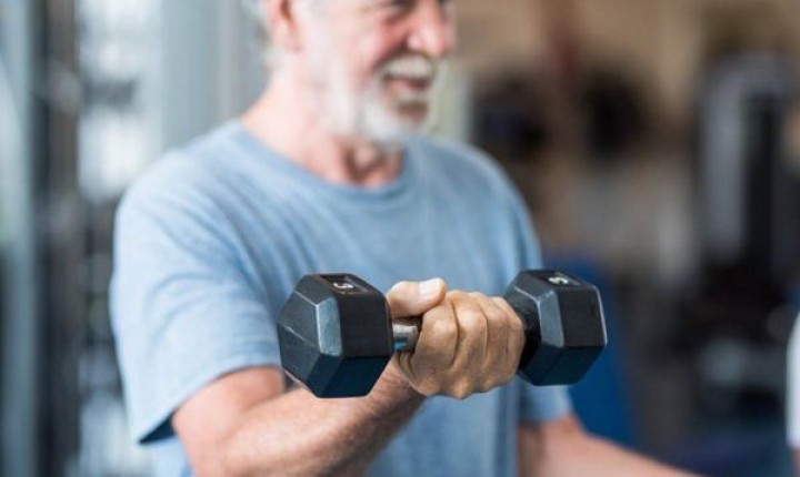É possível ganhar massa muscular após os 60 anos?