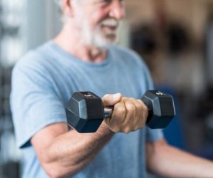 É possível ganhar massa muscular após os 60 anos?
