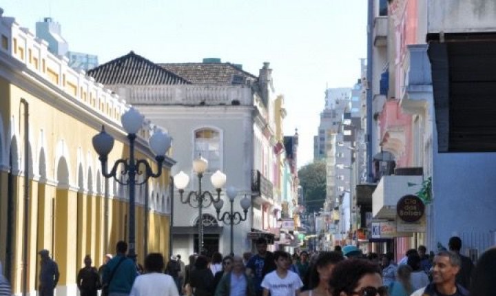 Comércio estará com horário ampliado neste sábado 