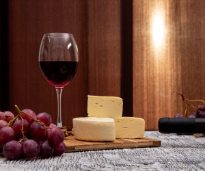 Queijos e vinhos: Confira dicas para aproveitar melhor o inverno