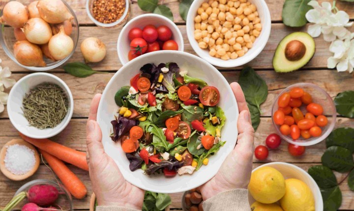 Pesquisa aponta que dieta vegana ajuda a reduzir ondas de calor da menopausa