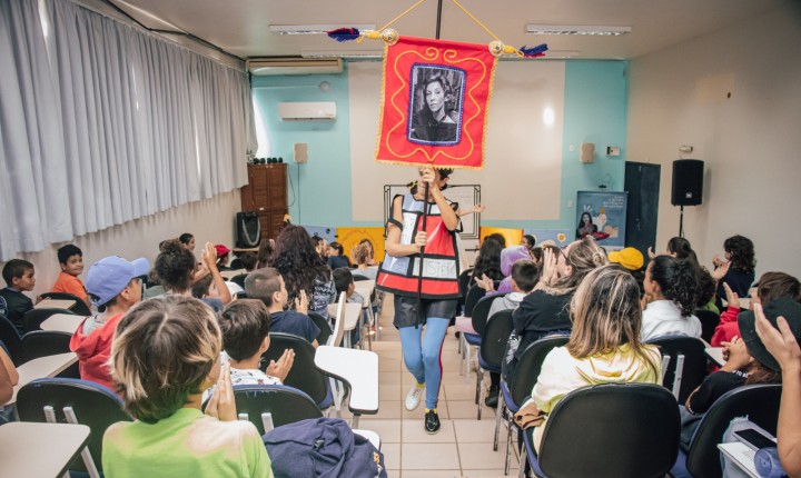 Escolas terão espetáculo em homenagem à Clarice Lispector