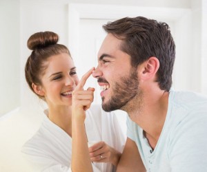 Confira as dicas para começar uma rotina de skincare de casal