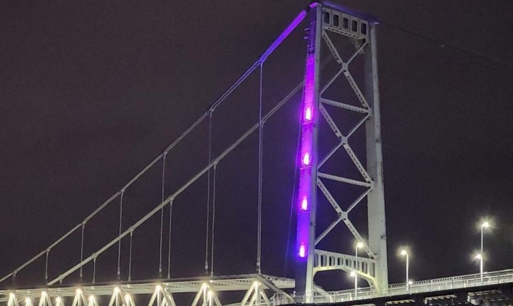 Testes na iluminação cênica são realizados na Ponte Hercílio Luz